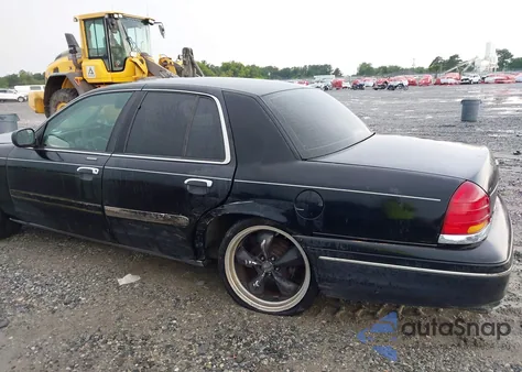 1998 Ford Crown Victoria из США, поврежденный, VIN 2FAFP73W5WX183300